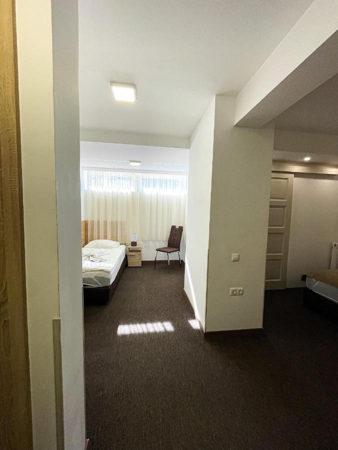 Oereg-To Hotel Es Rendezvenyter 塔塔 外观 照片