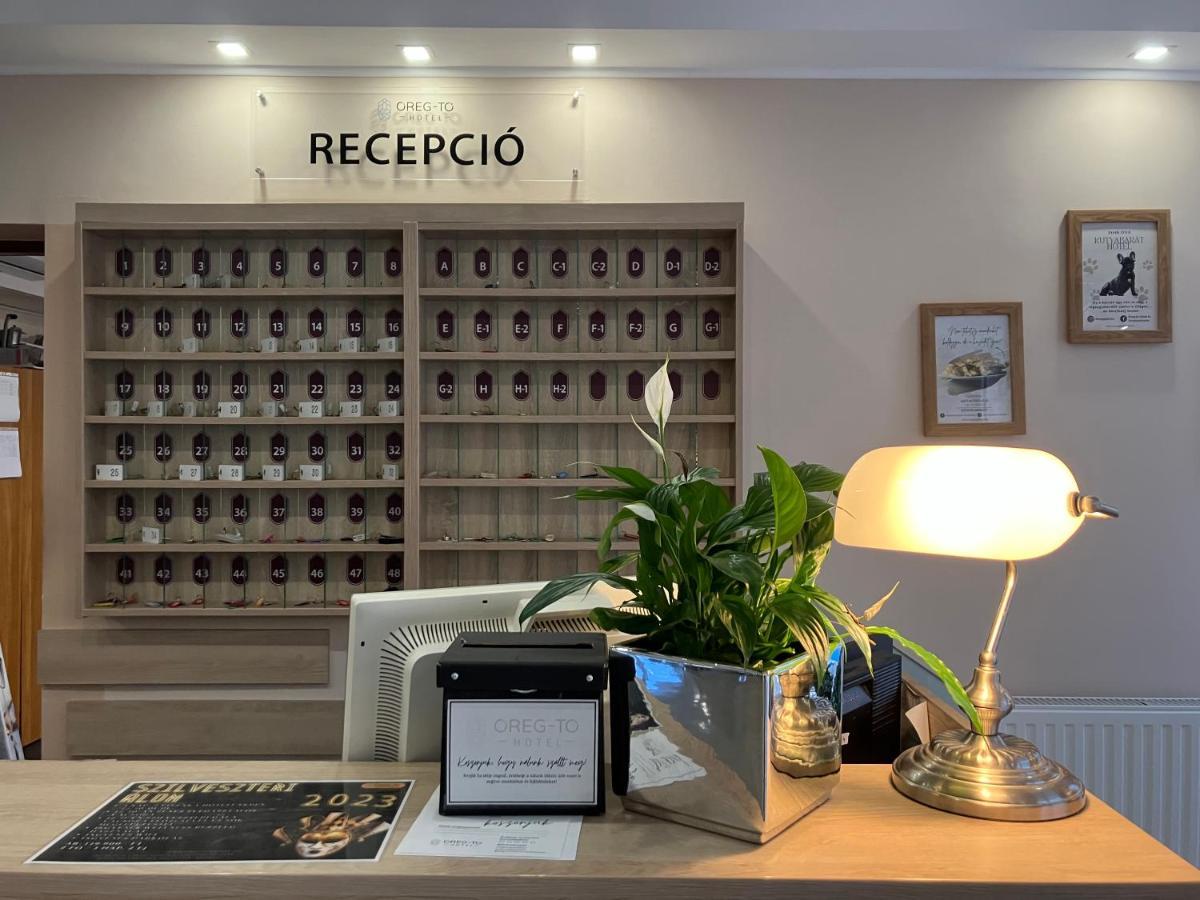 Oereg-To Hotel Es Rendezvenyter 塔塔 外观 照片